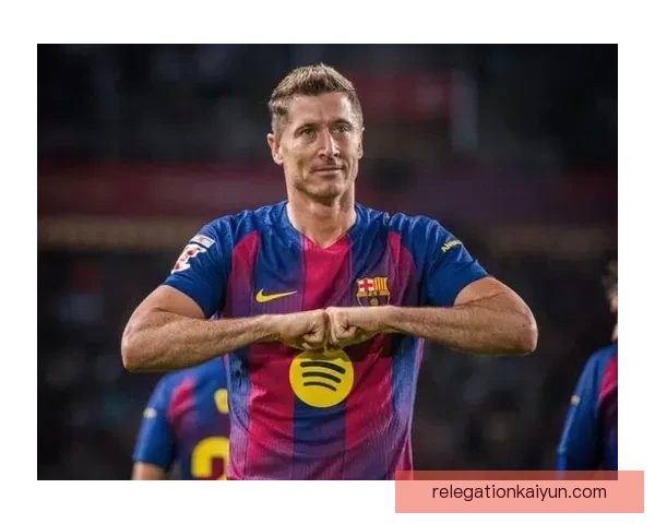 莱万多夫斯基在欧洲射手榜中排名第三，状态稳健引发关注